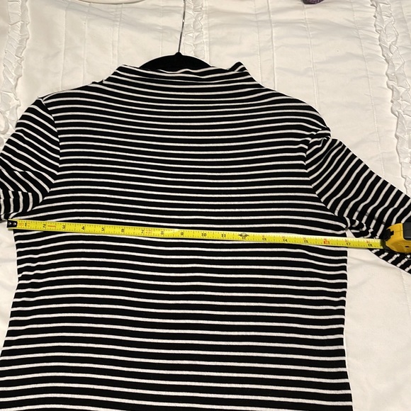 EUC Ann Taylor Mock Neck Balloon sleeve Top - Picture 5 of 9